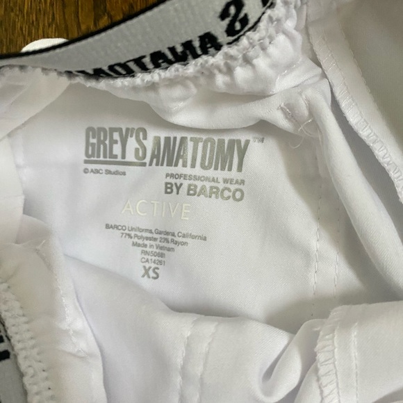 Grey’s Anatomy set scrubs top and bottom - Picture 5 of 6